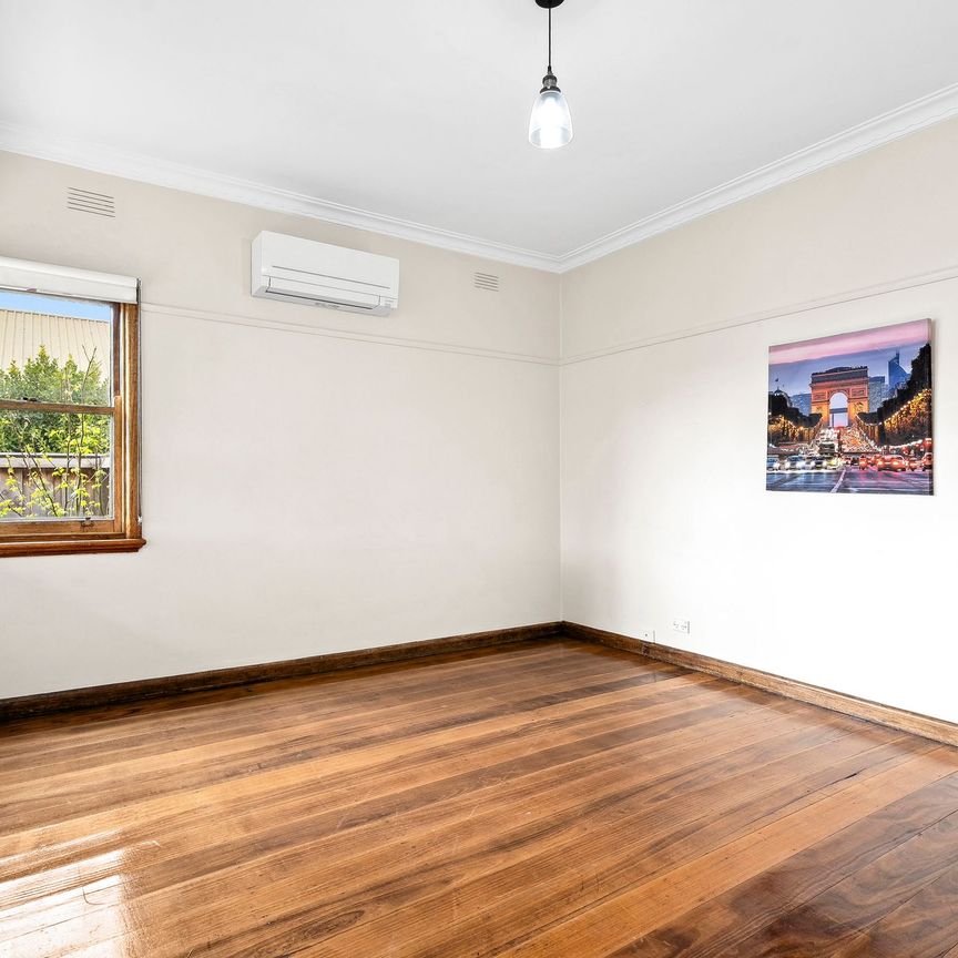 Opportunity for a home and business in one! Flexible Floorplan with up to Six Bedrooms - Photo 1