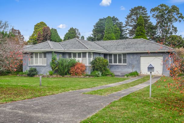 37 Retford Road, Bowral NSW 2576 - House For Rent | Domain - Photo 1