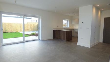 3 bedroom detached house to rent - Photo 2