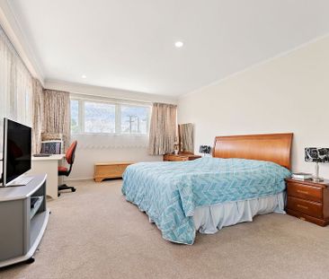 Beautiful and Spacious House in Ellerslie - Photo 2
