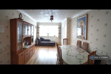 4 bedroom detached house to rent - Photo 5