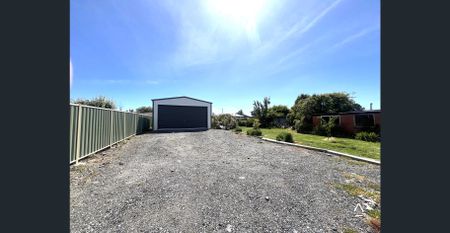 For Lease – 3 Bedroom Home with a Large double garage in Summerhill, TAS - Photo 4