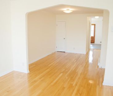 Superbe 3 ½ ensoleillé, libre maintenant, triplex, 2 ième étage, tr... - Photo 4