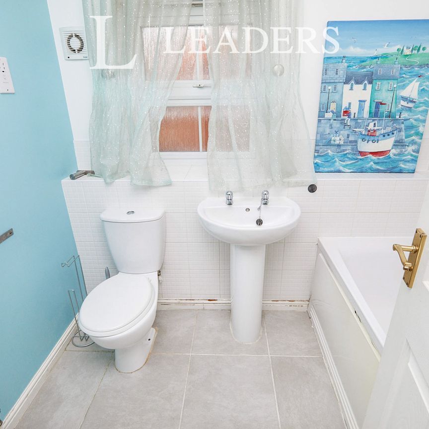 3 bedroom house to rent Thames Way, Hilton, Derby, Derbyshire, DE65 - Photo 1