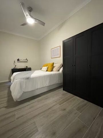 Carrer de la Creu Coberta, Barcelona, Catalonia 08014 - Photo 4