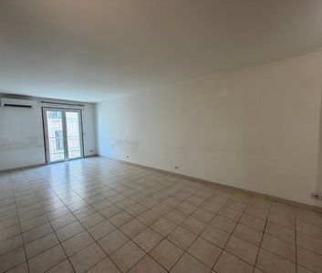Location Appartement 2 pièces 48m² TOULON 83200 - Photo 2