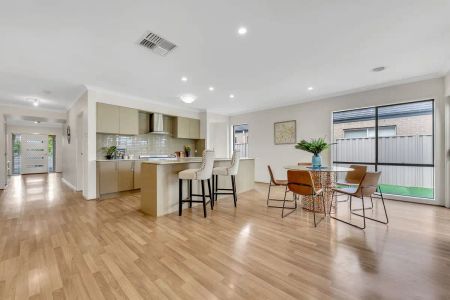 “Family Retreat in the Heart of Point Cook” - Photo 4