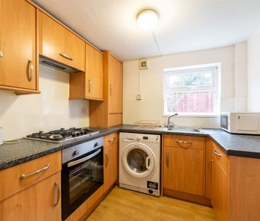 2 bed flat to rent in Helmsley Road, Sandyford, NE2 - Photo 1