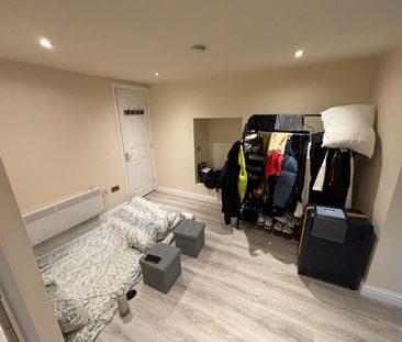 Market Place, March - Photo 1