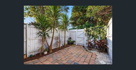 ELEGANT VICTORIAN TERRACE IN PRIME PADDINGTON LOCATION - Photo 3