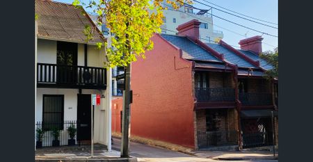 RENOVATED TERRACE IN PRIME LOCATION - Photo 2