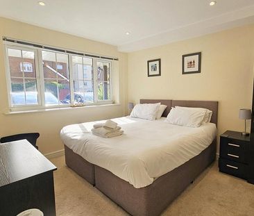 5 Bedroom Town House - Photo 5