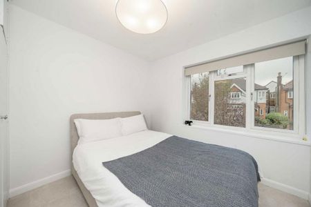 4 bedroom detached house to rent - Photo 3