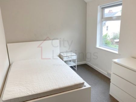 4 Bedroom Mid Terraced House - Photo 3