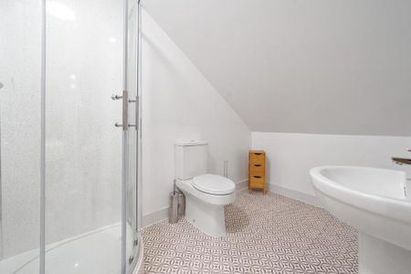 6 bedroom house to rent - Photo 2