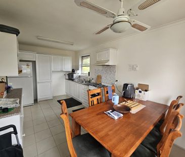 Affordable Coolaroo Gem Awaits You! - Photo 3