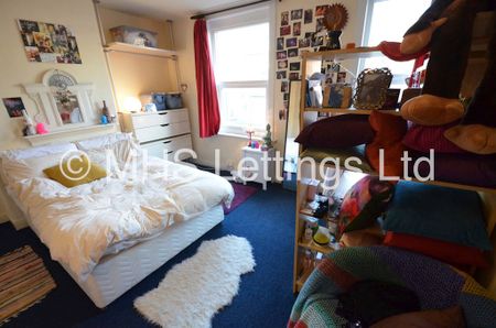 4 Bedroom Mid Terraced House for rent in Hessle View - Photo 3
