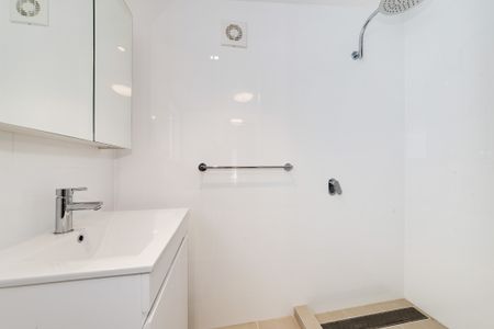 Two bedroom unfurnished terrace - Photo 2