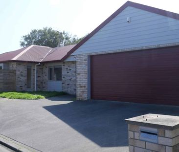 Three Bedrooms Plus Office - Photo 2