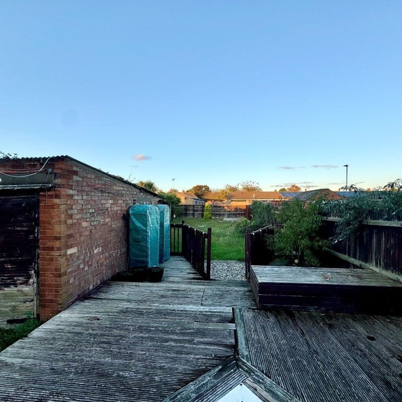 PETERBOROUGH - Photo 1