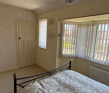 2 bedroom semi-detached house to rent - Photo 4