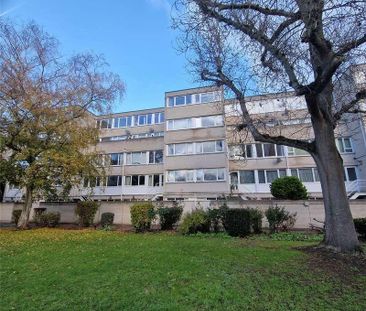 Mountbatten Square, Windsor, SL4 - Photo 1