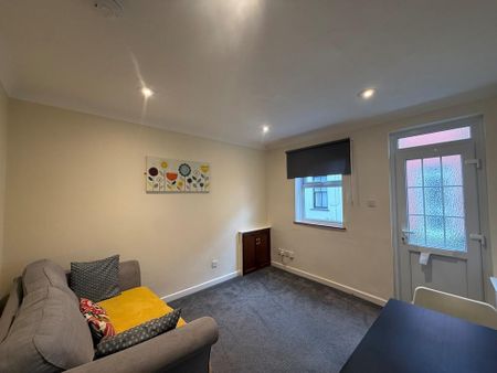 2 bedroom terraced house to rent - Photo 2