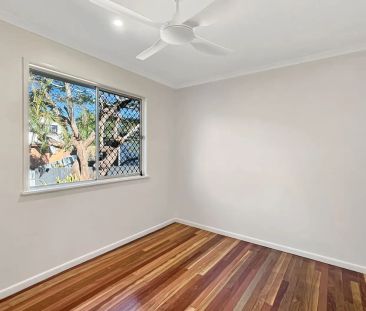 Spacious - Renovated High-Set Home - Airconditioning & Fans - Photo 3