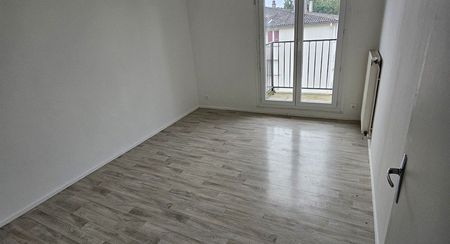 Appartement spacieux de type 4 avec balcon, comprenant: 2 chambres fermées, un salon et un séjour. - Photo 4