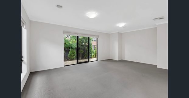 Spacious home within a great location! - Photo 1