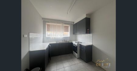 CONVENIENT LIVING IN THE HEART OF FOOTSCRAY - Photo 4