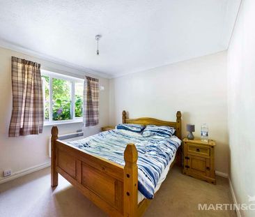 Canberra Court, PO21 - Photo 2