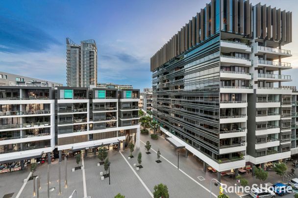 Sleek & Modern One Bedroom Apartment - Photo 1