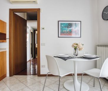 Cozy single room with window in Milan - Photo 1