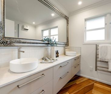 Executive Living in Central Hamilton - Photo 5