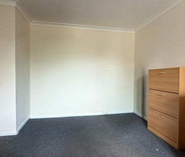 Room 2, St. Marys Square - Photo 3