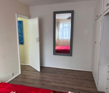 Room in a Shared Flat, London, E11 - Photo 5