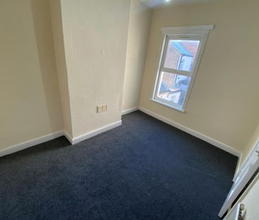 3 bedroom house - end terrace to rent - Photo 3