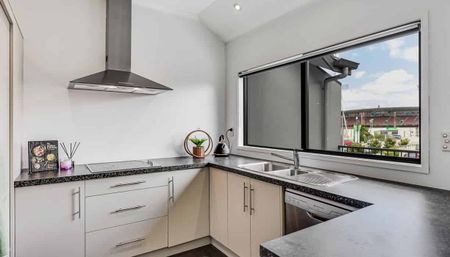 Home with a View - and So Central. - Photo 2