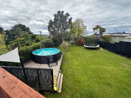 432 Huia Rd - Large family home with Pool & Spa! - Photo 4