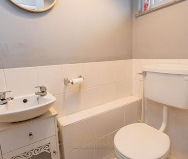 4 bedroom end of terrace house to rent - Photo 1