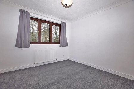 4 bedroom detached house to rent - Photo 5