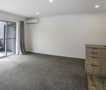 Inner City Apartment – Refurbished 3 bedroom, 1 bathroom - Photo 3