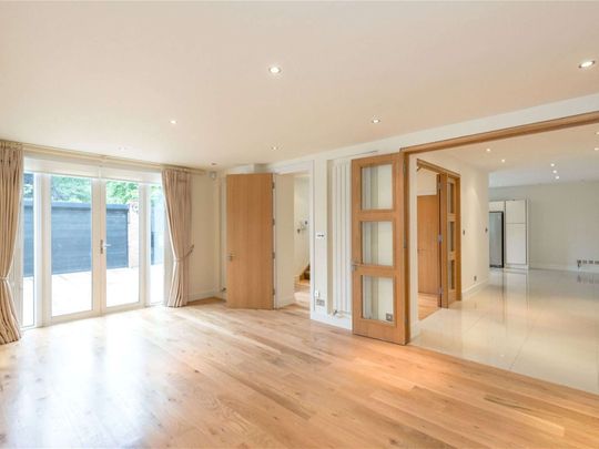 Five bed detached family home situated in a prime St. John's Wood location. - Photo 1