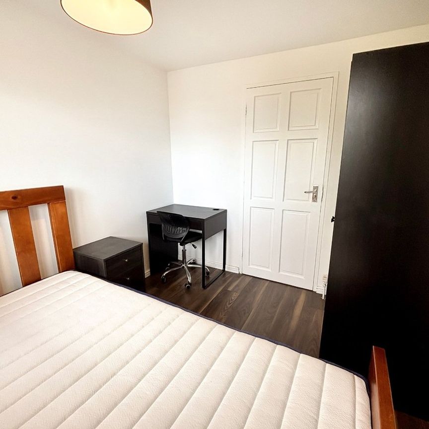 3 Bed Flat, Hatherley House, E17 - Photo 1