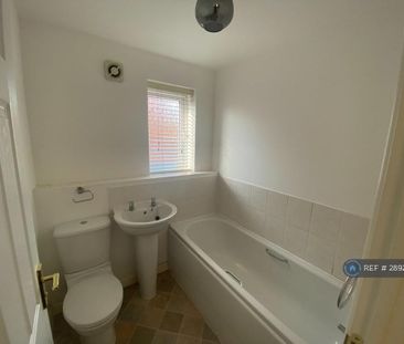4 bedroom semi-detached house to rent - Photo 3