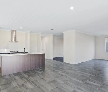 17 Kelston Approach, Lakelands. - Photo 3