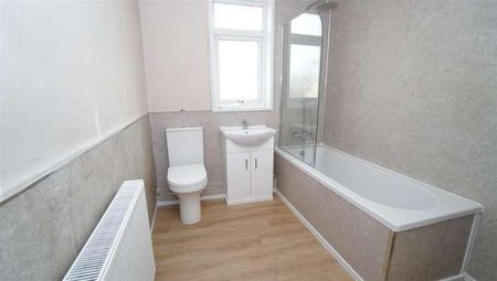 Sulby Grove, Greengates, Bradford, BD10 - Photo 5