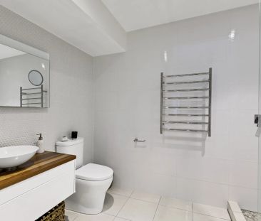 Elegant 4 Bedroom Home with Pool and spacious outdoor entertainment... - Photo 1