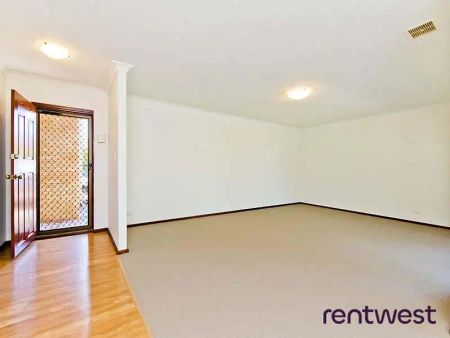 “HOMELY CHARACTER VILLA IN ALFRED COVE” - Photo 2